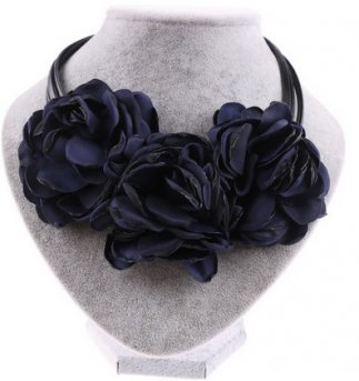 Kvetinový náhrdelník Black
